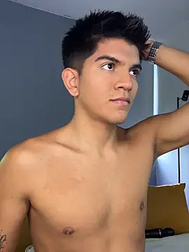 santiago 01 online show from February 3, 10:15 pm