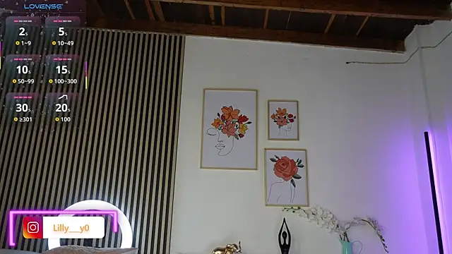 Snapshot of LillyDolls23 chatting on October 18, 12:50 pm LillyDolls23 online show from October 18, 12:50 pm