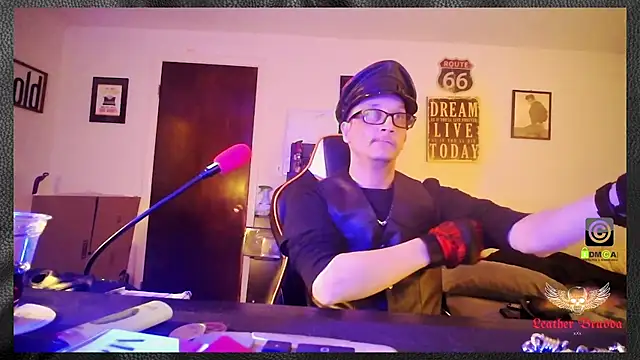 Snapshot of LeatherBrudda69 chatting on February 14, 8:22 am LeatherBrudda69 online show from February 14, 8:22 am