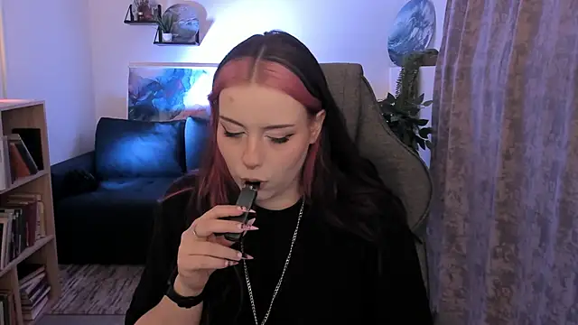 CoralineKeyns online show from May 21, 7:15 am