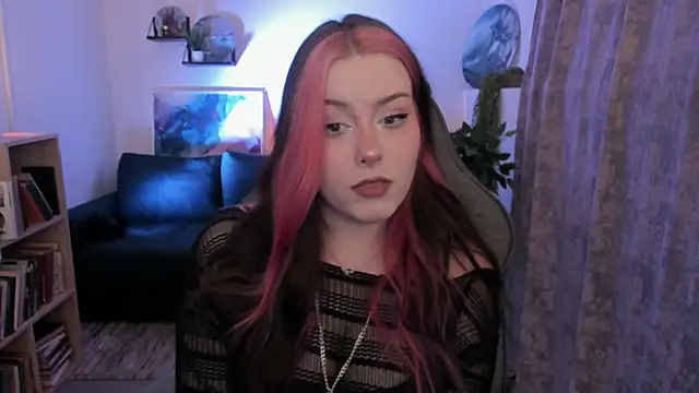 CoralineKeyns online show from May 22, 5:25 am