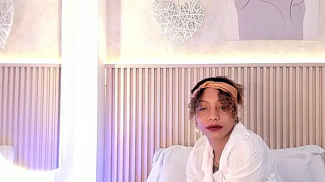 daiana curly online show from September 25, 8:01 pm