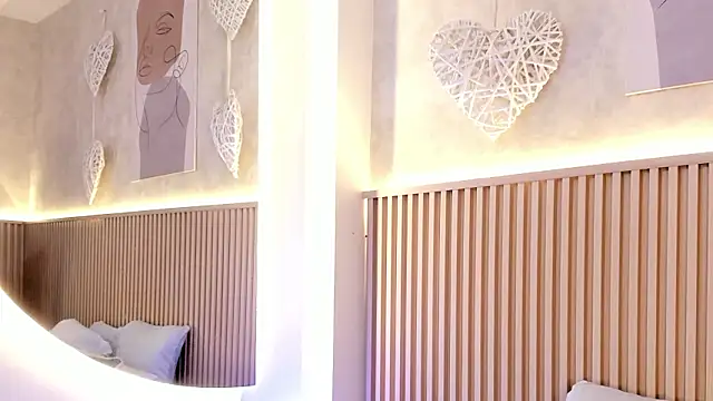 daiana curly online show from February 2, 7:45 pm