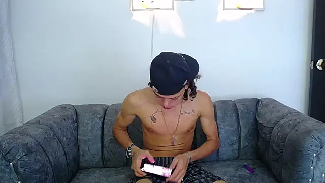 Snapshot of Harry_jhonsson chatting on February 7, 5:52 am Harry jhonsson online show from February 7, 5:52 am