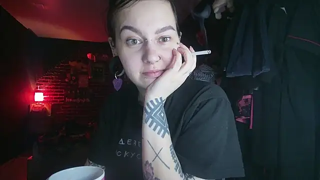 MoorderxDoll online show from December 5, 9:50 pm