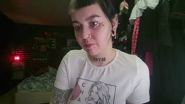 MoorderxDoll online show from January 5, 8:31 pm