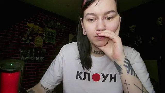 MoorderxDoll online show from March 25, 9:21 pm