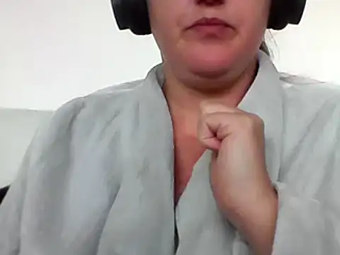 Snapshot of DragoneSFR chatting on February 2, 3:28 pm DragoneSFR online show from February 2, 3:28 pm