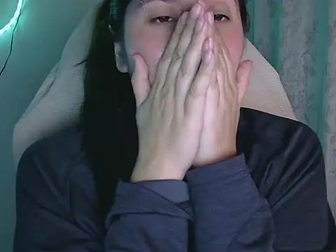 Snapshot of has_Zky chatting on February 5, 4:50 am has Zky online show from February 5, 4:50 am