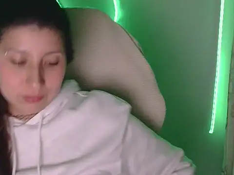 Snapshot of has_Zky chatting on February 7, 5:11 am has Zky online show from February 7, 5:11 am