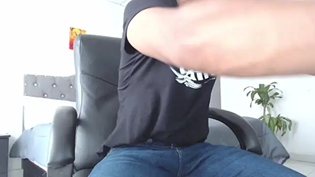 Aaronblack1  online show from March 8, 9:51 pm