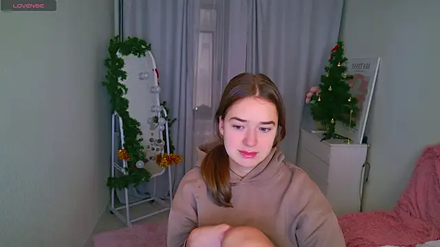 LovelyJessie online show from December 15, 1:37 pm