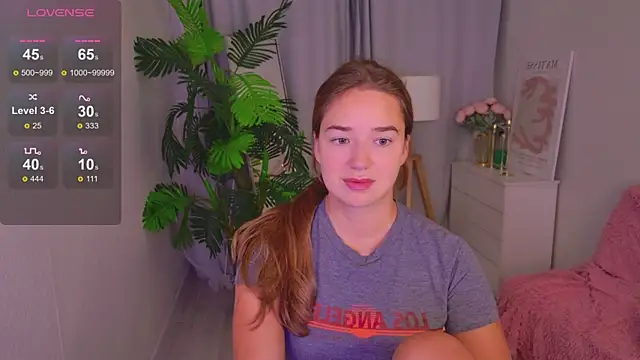 Snapshot of LovelyJessie chatting on July 22, 1:36 pm LovelyJessie online show from July 22, 1:36 pm