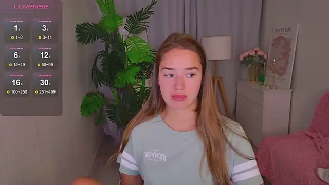 Snapshot of LovelyJessie chatting on July 29, 1:53 pm LovelyJessie online show from July 29, 1:53 pm
