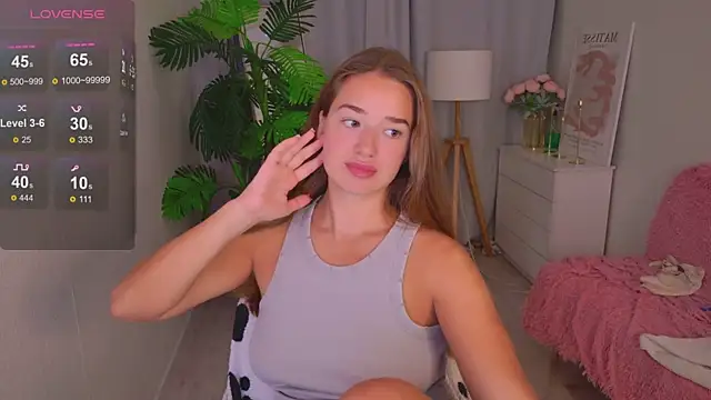 Snapshot of LovelyJessie chatting on July 30, 1:43 pm LovelyJessie online show from July 30, 1:43 pm