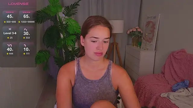Snapshot of LovelyJessie chatting on August 1, 1:43 pm LovelyJessie online show from August 1, 1:43 pm