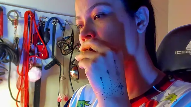 scarlet-kennedy98 online show from April 15, 9:59 pm