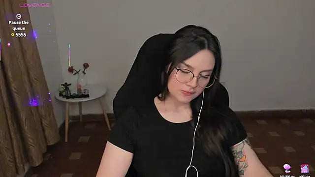 Snapshot of anaveleeez chatting on March 1, 4:37 am anaveleeez online show from March 1, 4:37 am