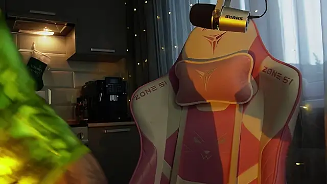 Snapshot of BOOLOCHKAA chatting on December 23, 8:33 am BOOLOCHKAA online show from December 23, 8:33 am