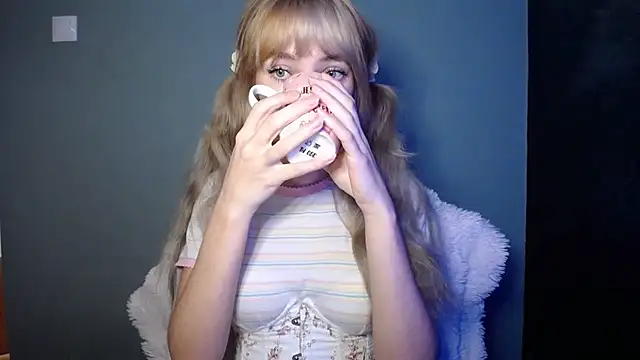 LuciaYoung online show from November 5, 7:30 am