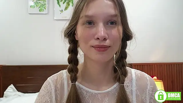 Snapshot of CutieBeauty chatting on April 16, 8:15 am CutieBeauty online show from April 16, 8:15 am