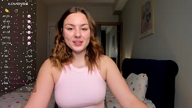 Snapshot of ThreeshaWhite chatting on February 24, 3:53 pm ThreeshaWhite online show from February 24, 3:53 pm