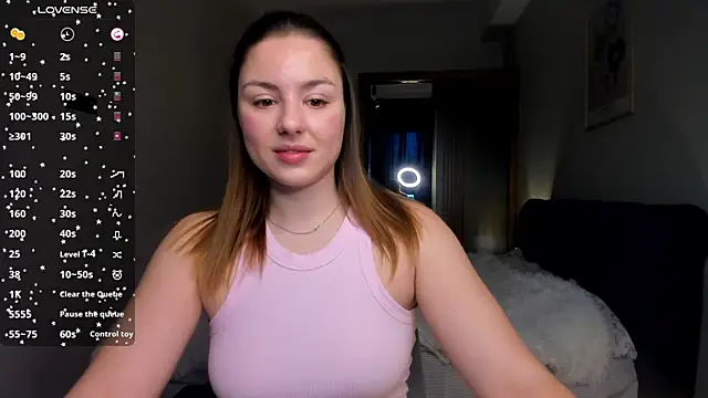 Snapshot of ThreeshaWhite chatting on March 5, 5:40 am ThreeshaWhite online show from March 5, 5:40 am