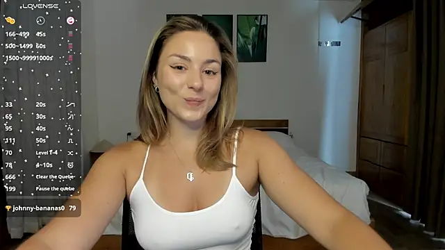 Snapshot of ThreeshaWhite chatting on April 12, 7:46 am ThreeshaWhite online show from April 12, 7:46 am
