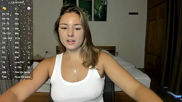 Snapshot of ThreeshaWhite chatting on May 29, 4:43 am ThreeshaWhite online show from May 29, 4:43 am