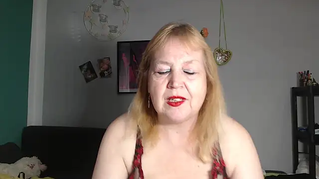 Snapshot of Blasflittchen chatting on April 18, 2:10 pm Blasflittchen online show from April 18, 2:10 pm
