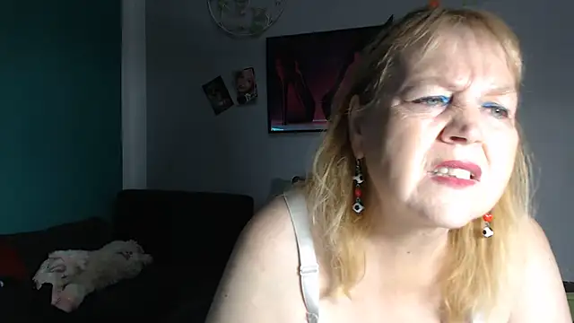Snapshot of Blasflittchen chatting on June 20, 1:47 pm Blasflittchen online show from June 20, 1:47 pm