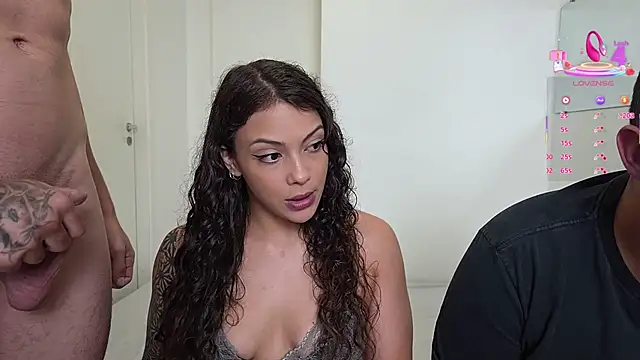 Snapshot of melissajhonny1 chatting on April 13, 11:10 pm melissajhonny1 online show from April 13, 11:10 pm