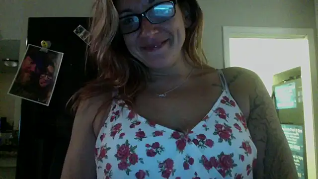 Snapshot of bella8769 chatting on February 20, 7:54 am bella8769 online show from February 20, 7:54 am