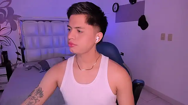 Snapshot of Niicky1_ chatting on December 8, 8:36 pm Niicky1 online show from December 8, 8:36 pm