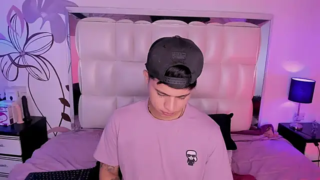 Snapshot of Niicky1_ chatting on December 21, 12:42 am Niicky1 online show from December 21, 12:42 am