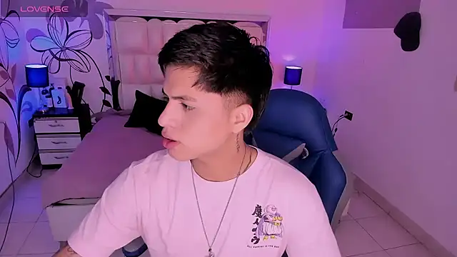 Snapshot of Niicky1_ chatting on December 23, 8:14 pm Niicky1 online show from December 23, 8:14 pm