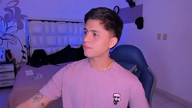 Snapshot of Niicky1_ chatting on January 2, 8:46 pm Niicky1 online show from January 2, 8:46 pm