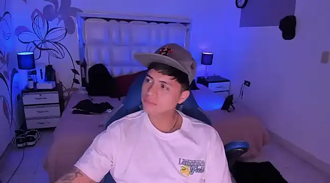 Snapshot of Niicky1_ chatting on January 3, 11:44 pm Niicky1 online show from January 3, 11:44 pm