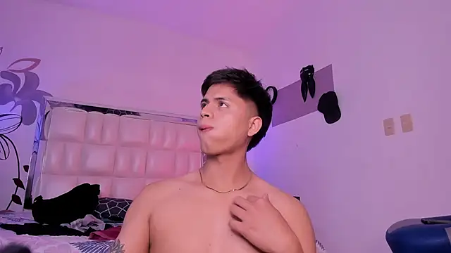 Snapshot of Niicky1_ chatting on January 16, 12:12 am Niicky1 online show from January 16, 12:12 am