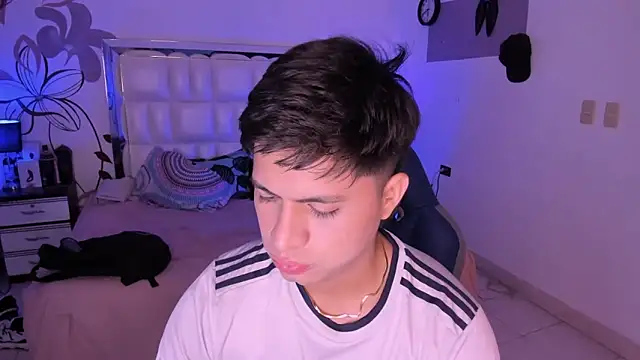 Snapshot of Niicky1_ chatting on January 23, 10:01 pm Niicky1 online show from January 23, 10:01 pm