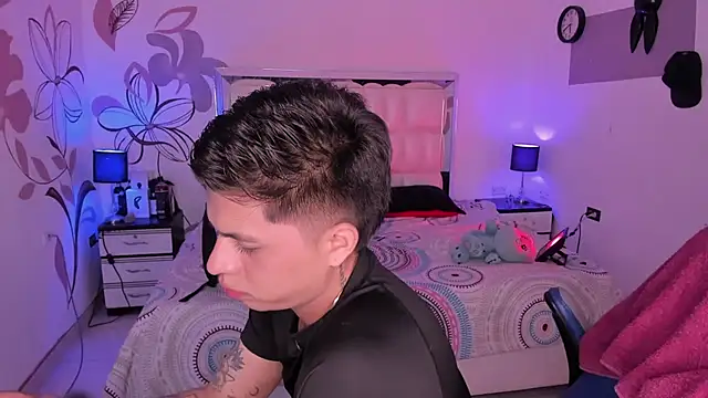 Snapshot of Niicky1_ chatting on February 10, 9:15 pm Niicky1 online show from February 10, 9:15 pm