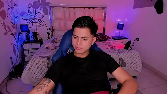 Snapshot of Niicky1_ chatting on February 19, 8:52 pm Niicky1 online show from February 19, 8:52 pm