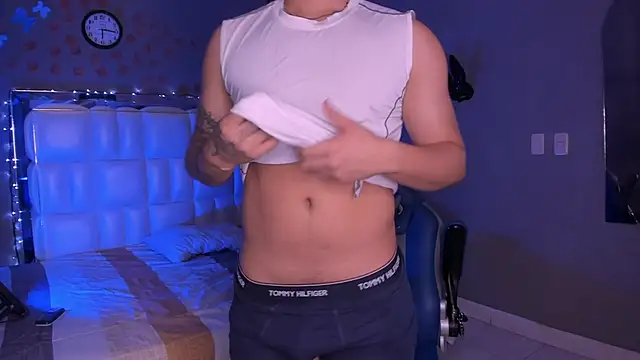 Snapshot of Niicky1_ chatting on November 4, 2:05 pm Niicky1 online show from November 4, 2:05 pm