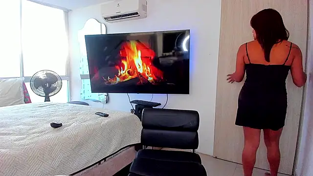 AbrilStivenson  online show from March 1, 10:45 pm