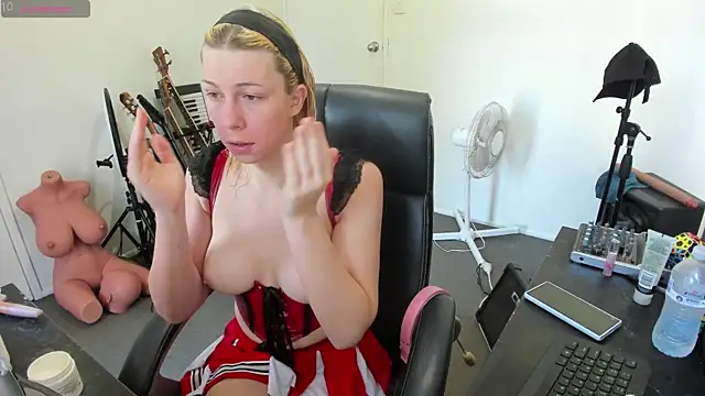 Snapshot of Ts-lucy-lux chatting on November 5, 9:04 pm Ts-lucy-lux online show from November 5, 9:04 pm