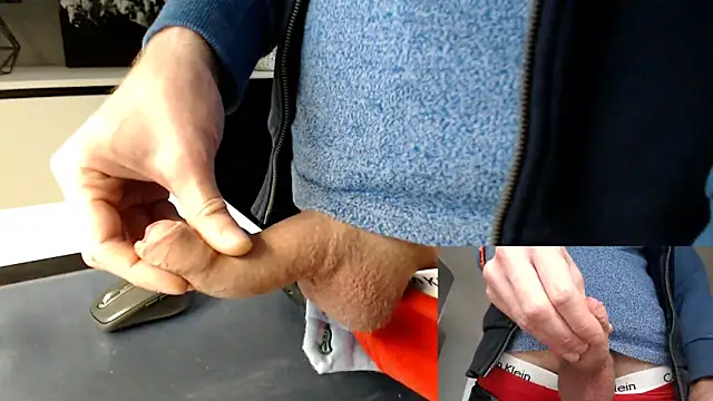 Snapshot of sperma_tributes chatting on January 17, 8:24 am sperma tributes online show from January 17, 8:24 am