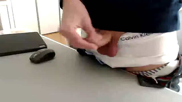 Snapshot of sperma_tributes chatting on February 27, 9:32 am sperma tributes online show from February 27, 9:32 am