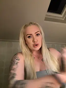 Snapshot of QueenOfFknBj chatting on February 7, 5:29 pm QueenOfFknBj online show from February 7, 5:29 pm