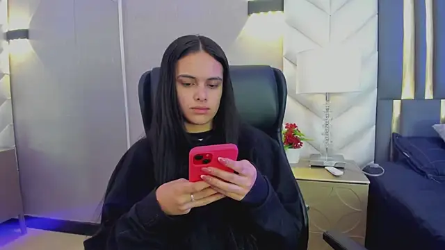 ChloeHarper  online show from April 14, 11:49 am