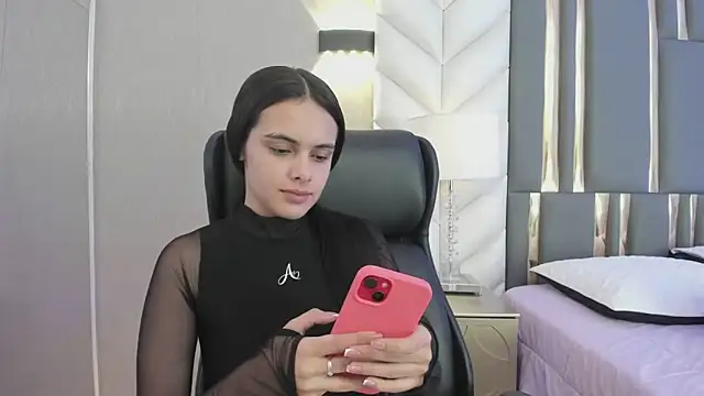 ChloeHarper  online show from May 31, 12:12 pm